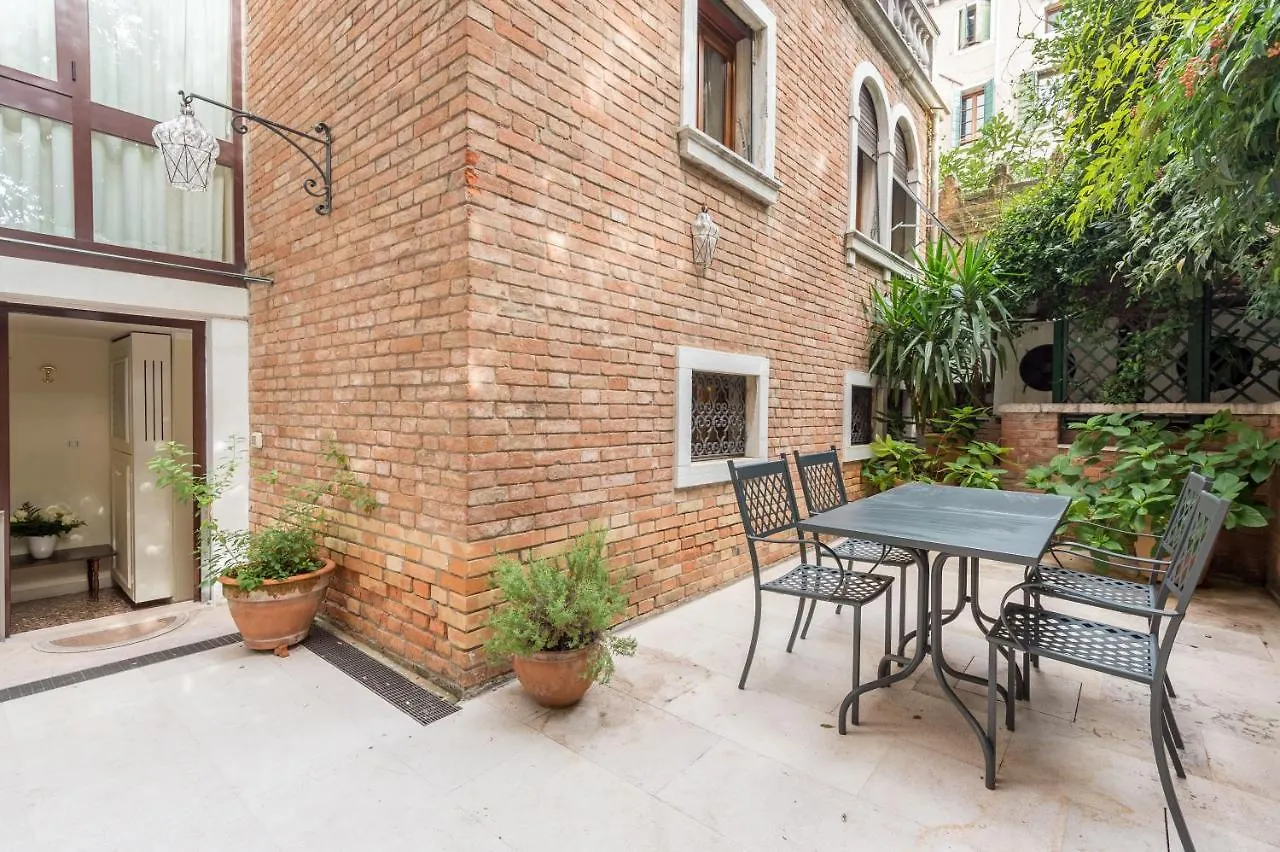 Apartment Ca' Dei Cuori On The Grand Canal Venice Italy