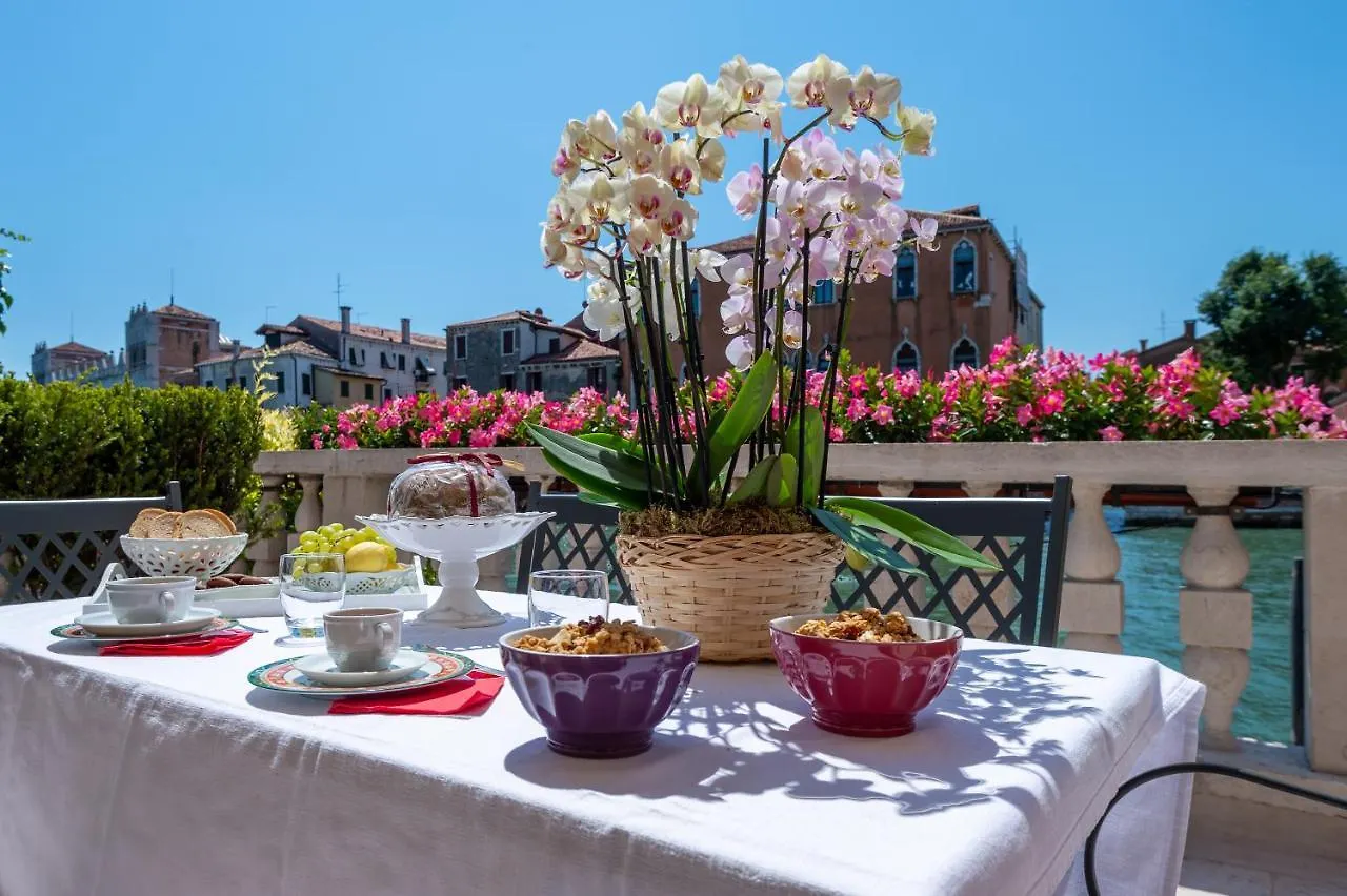 Ca' Dei Cuori On The Grand Canal Venice