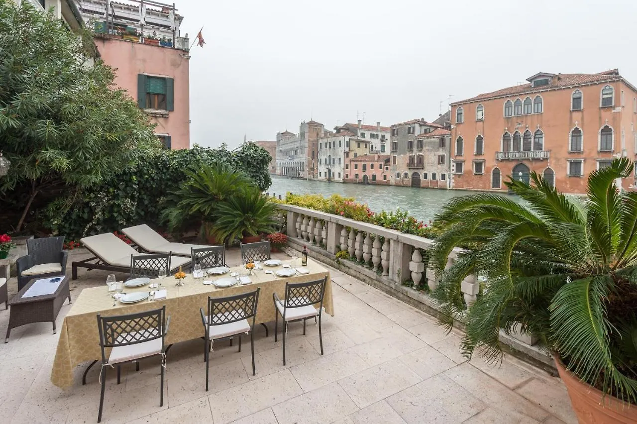 Lägenhet Ca' Dei Cuori On The Grand Canal Venedig
